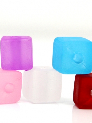 ลูกปัดอะครีลิคสี่เหลี่ยมลูกบาศก์ 8*8mm 100 เม็ดคละสี