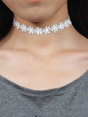 สร้อยคอ choker ผ้าลูกไม้สีขาว Terylyne ขนาด 32 ซม. 1 เส้น