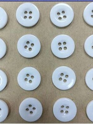 กระดุมเรซิ่นเนื้อเงาเม็ดกลมแบน 4 รู มี 2 ขนาด 15 และ 20 มม. สีขาว 1000 เม็ด พรีออเดอร์