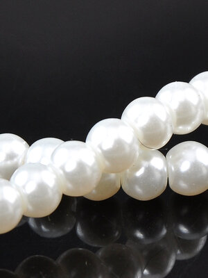 ลูกปัดแก้วมุกเทียมสีขาวเม็ดกลมขนาด 6 มม.1 เส้นยาว 82 ซม. ประมาณ 145 เม็ด