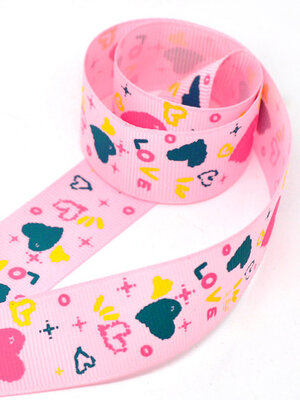 ริบบิ้นผ้าซาตินเนื้อหนาลายหัวใจสีชมพู กว้าง 1 นิ้ว ยาว 2 หลา