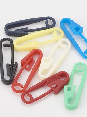 เข็มกลัด ซ่อนปลาย พลาสติก ขนาด 22x7x3mm แพ็ค 100 ชิ้น คละสี Plastic Safety Pins, Mixed Color, 22x7x3mm; Pin: 1mm