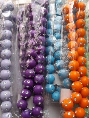 ลูกปัดอะครีลิคกลม 10 มม.ประดับเม็ดแก้วใส 100 เม็ดคละสี