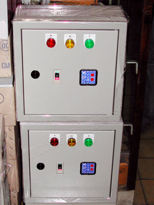 ตู้เหล็กสั่งทำ กุนแจล๊อคหัวเรือ มีเบรกเกอร์และคุมเฟสใช้เป็นระบบป้องกันอุปกรณ์