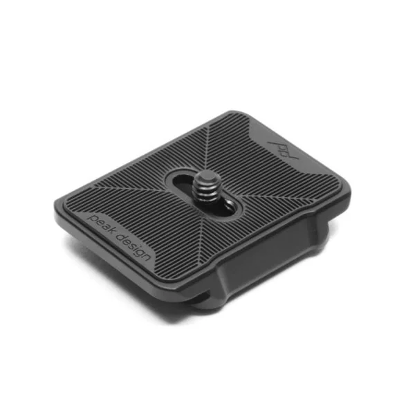 PEAK DESIGN – Dual Plate เป็น Plate ที่ใช้งานกับ Capture (ขายแยก) ที่สามารถใช้งานกับขาตั้งกล้อง Manfrotto RC2 ส่วนใหญ่ได้และที่สำคัญคือยังสามารถใช้งานกับขาตั้ง ARCA type ทั่วไปได้อีกด้วย