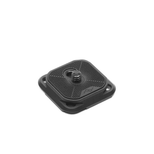 PEAK DESIGN – Standard Plate คือ Plate ที่มาพร้อม Capture ใช้งานได้กับขาตั้งกล้อง Arca Type เสียบเข้ากับ Capture ได้ท้ง 4 ทิศทาง และมีรู 4 รู สำหรับร้อย micro anchor เข้าไปได้